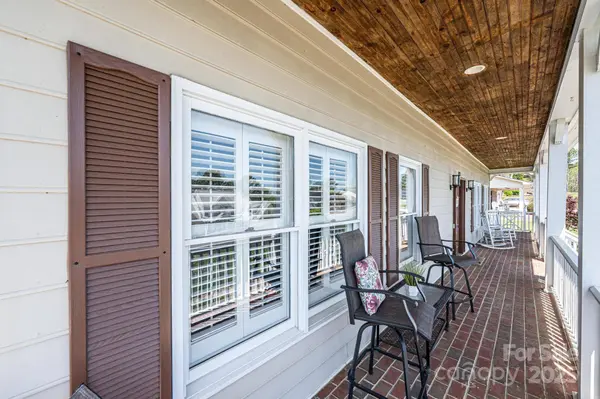 5933 Flintlock CT, Hickory, NC 28601