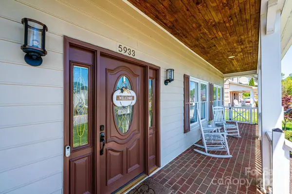 5933 Flintlock CT, Hickory, NC 28601