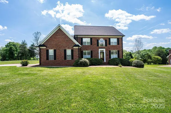 4047 Rainbow Hills DR, Hickory, NC 28602