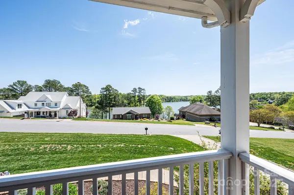 5933 Flintlock CT, Hickory, NC 28601