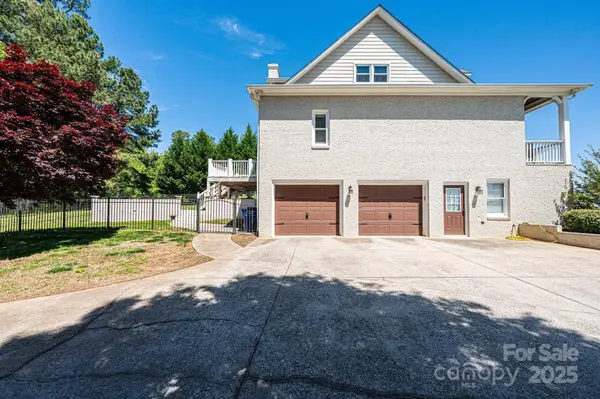 5933 Flintlock CT, Hickory, NC 28601