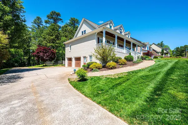 5933 Flintlock CT, Hickory, NC 28601