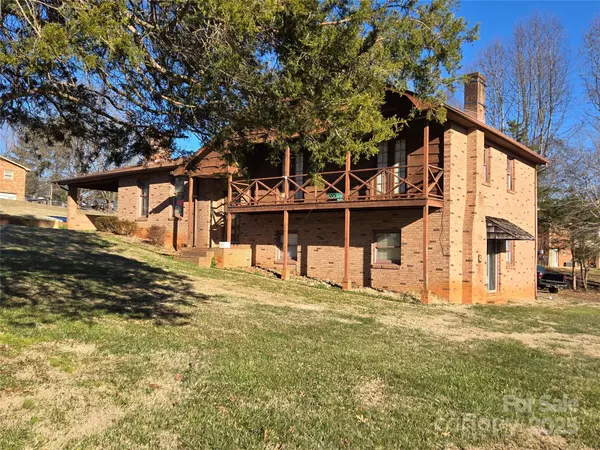 1074 25th ST NE, Hickory, NC 28601