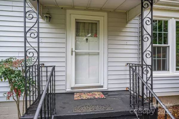 1059 16th AVE NW, Hickory, NC 28601