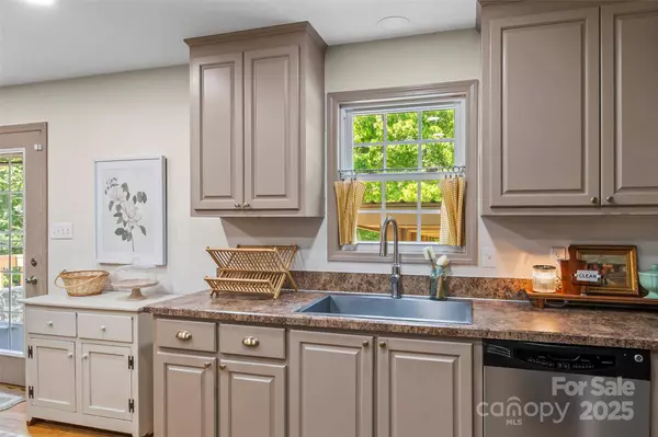 1338 Pell DR, Lincolnton, NC 28092