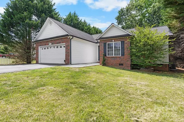 103 Pine Meadows CIR, Hickory, NC 28601