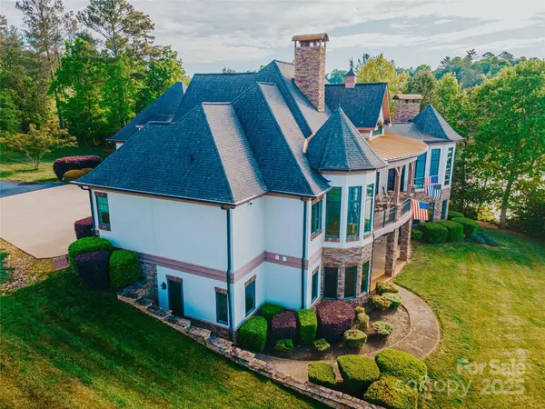 6205 Plantation Pointe DR, Granite Falls, NC 28630