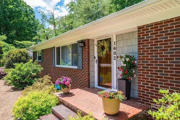 1602 Brentwood DR, Newton, NC 28658