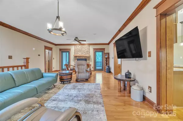 298 Poplar Grove CT, Taylorsville, NC 28681