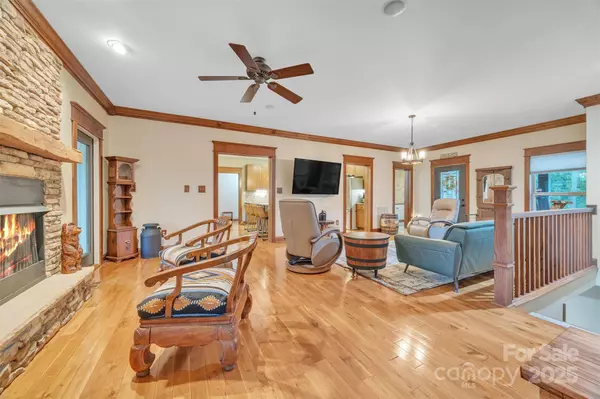 298 Poplar Grove CT, Taylorsville, NC 28681