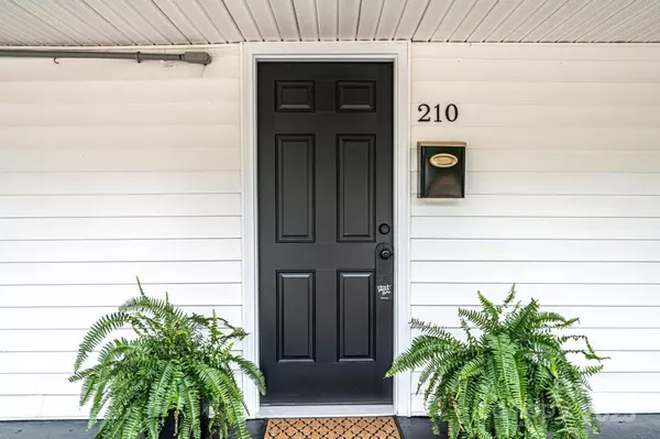 210 W 15th ST, Newton, NC 28658