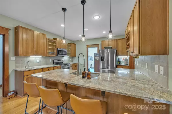 298 Poplar Grove CT, Taylorsville, NC 28681