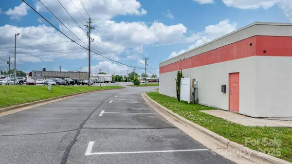 929 15th ST NE, Hickory, NC 28601