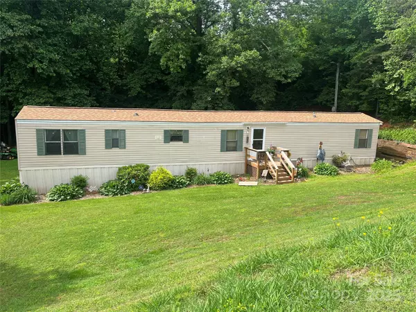 2165 Peanuts LN, Newton, NC 28658