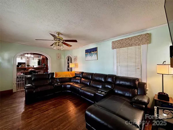 522 W Congress ST, Lincolnton, NC 28092