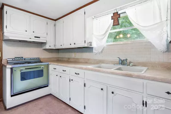 6256 Monford DR, Conover, NC 28613