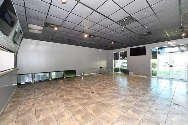 1383/1381 N Center ST, Hickory, NC 28601