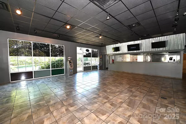 1383/1381 N Center ST, Hickory, NC 28601