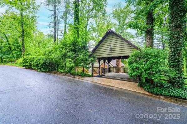 809 Westminster CIR SW, Lenoir, NC 28645