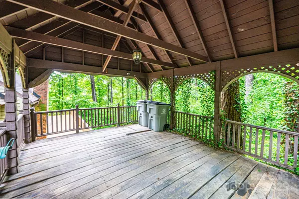 809 Westminster CIR SW, Lenoir, NC 28645