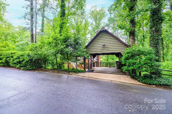 809 Westminster CIR SW, Lenoir, NC 28645