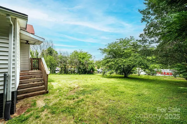 210 W 15th ST, Newton, NC 28658