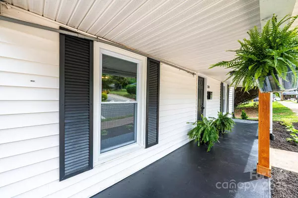 210 W 15th ST, Newton, NC 28658