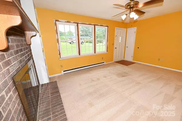 2625 Glenn ST, Newton, NC 28658