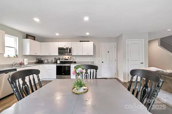 3305 Rian DR #18, Lenoir, NC 28645