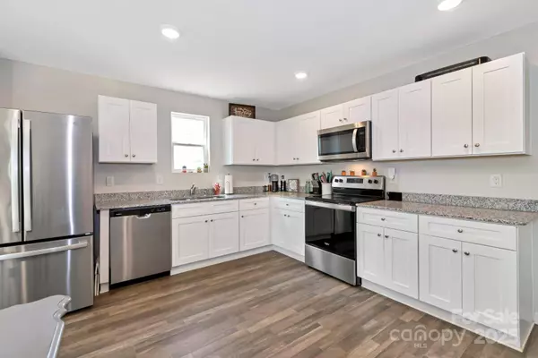 3305 Rian DR #18, Lenoir, NC 28645