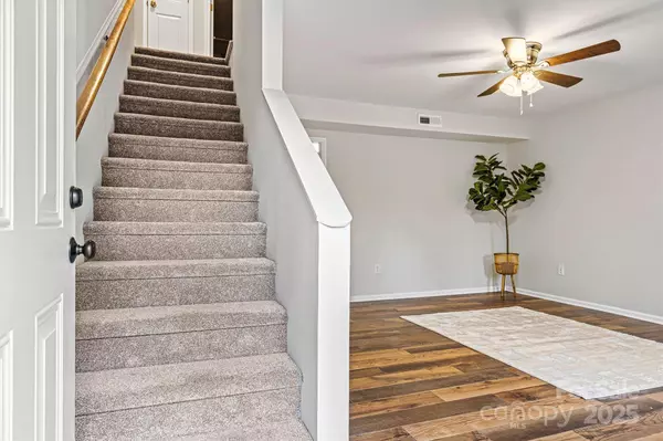 729 Tenth AVE NE, Hickory, NC 28601