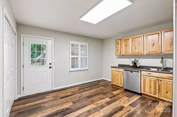 729 Tenth AVE NE, Hickory, NC 28601