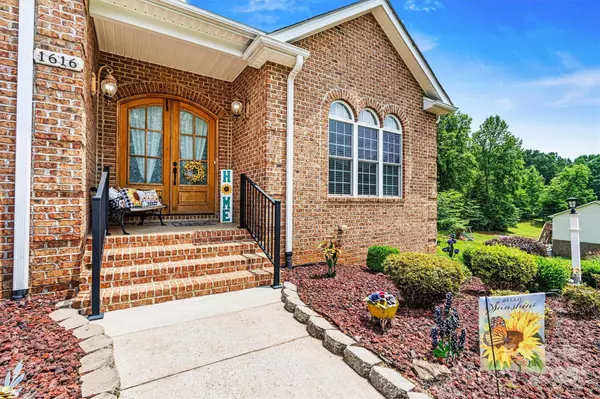 1616 Indian Springs DR NW, Conover, NC 28613