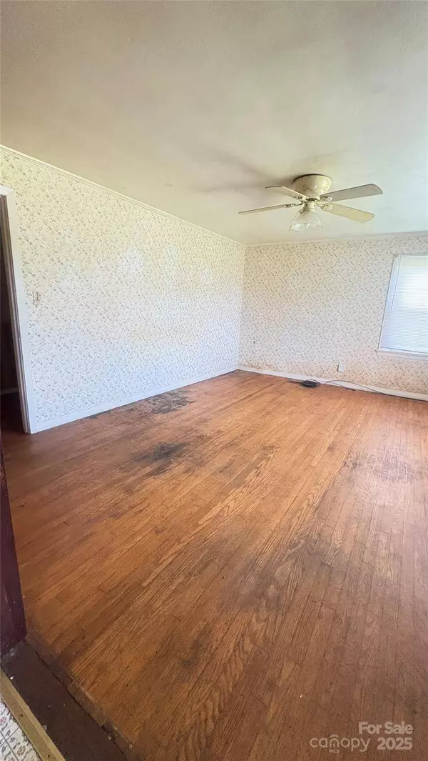 1073 Springdale DR, Maiden, NC 28650