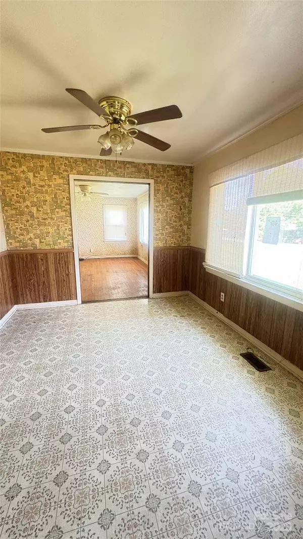 1073 Springdale DR, Maiden, NC 28650