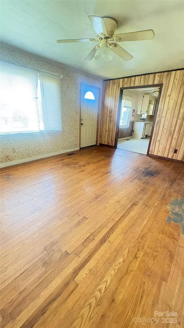 1073 Springdale DR, Maiden, NC 28650