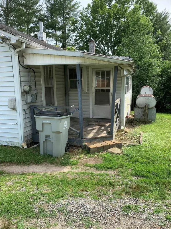 702-C Broadway ST NW, Lenoir, NC 28645