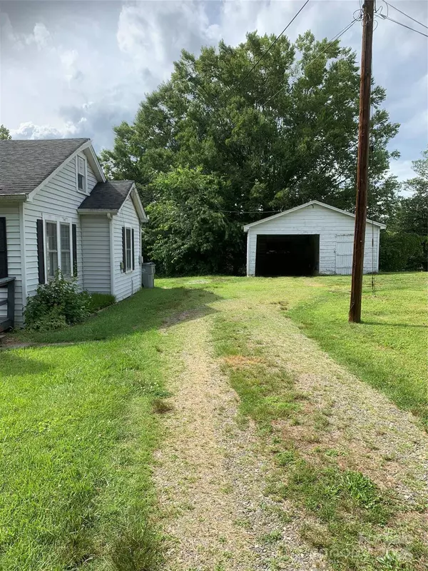 702-C Broadway ST NW, Lenoir, NC 28645