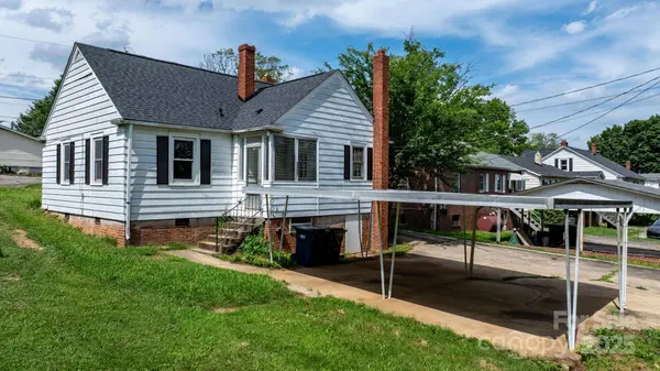 626 1st AVE SE, Hickory, NC 28602