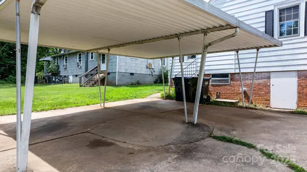 626 1st AVE SE, Hickory, NC 28602