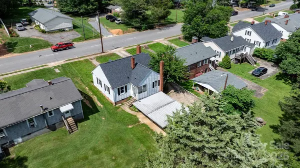 626 1st AVE SE, Hickory, NC 28602