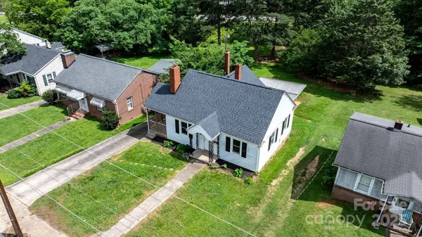 626 1st AVE SE, Hickory, NC 28602