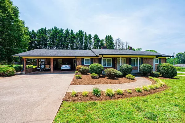 1211 25th ST SE, Hickory, NC 28602