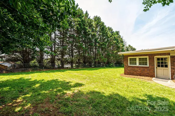 1211 25th ST SE, Hickory, NC 28602