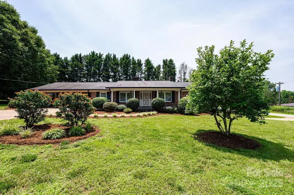 1211 25th ST SE, Hickory, NC 28602