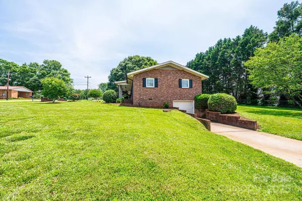 1211 25th ST SE, Hickory, NC 28602