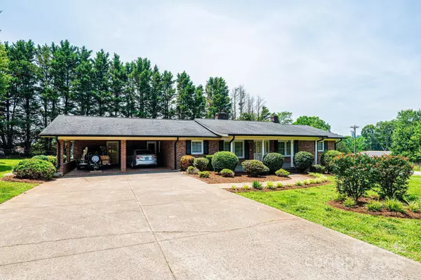 1211 25th ST SE, Hickory, NC 28602