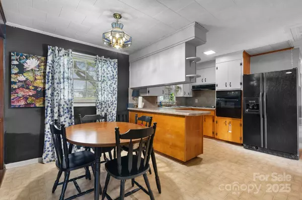 5083 Fleetwood DR, Hickory, NC 28602