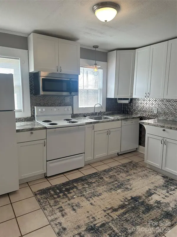 706 13th ST SW, Hickory, NC 28602