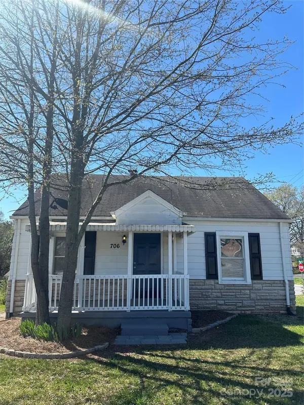 706 13th ST SW, Hickory, NC 28602